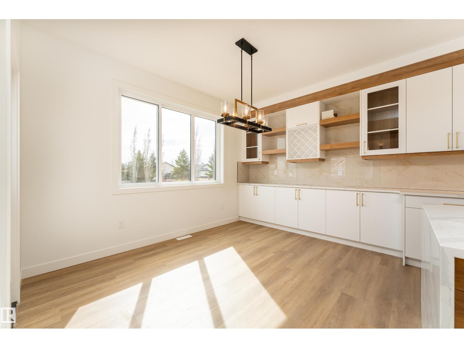 3833 52 ST - 8