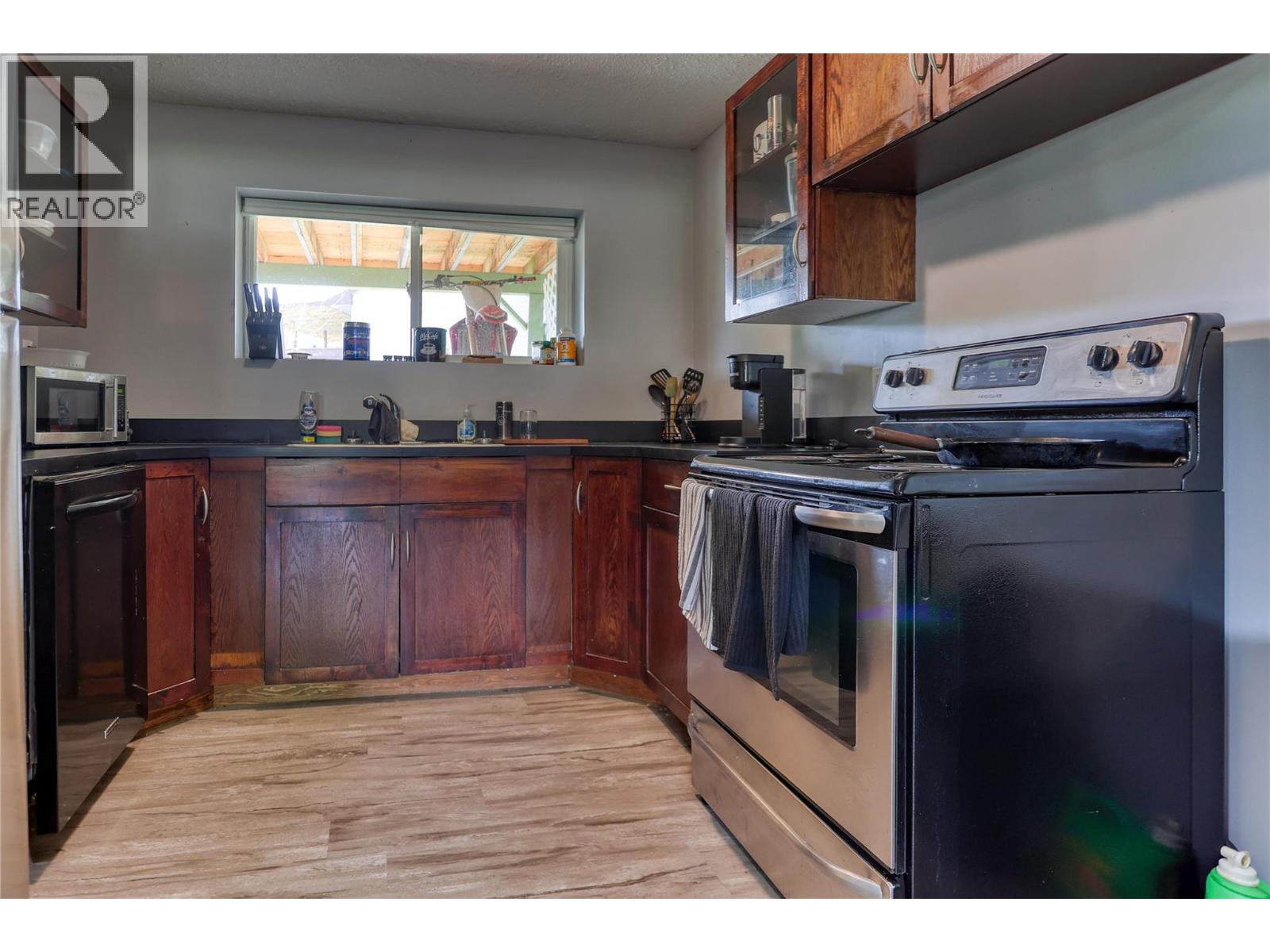 729 Lynnwood Crescent - 22