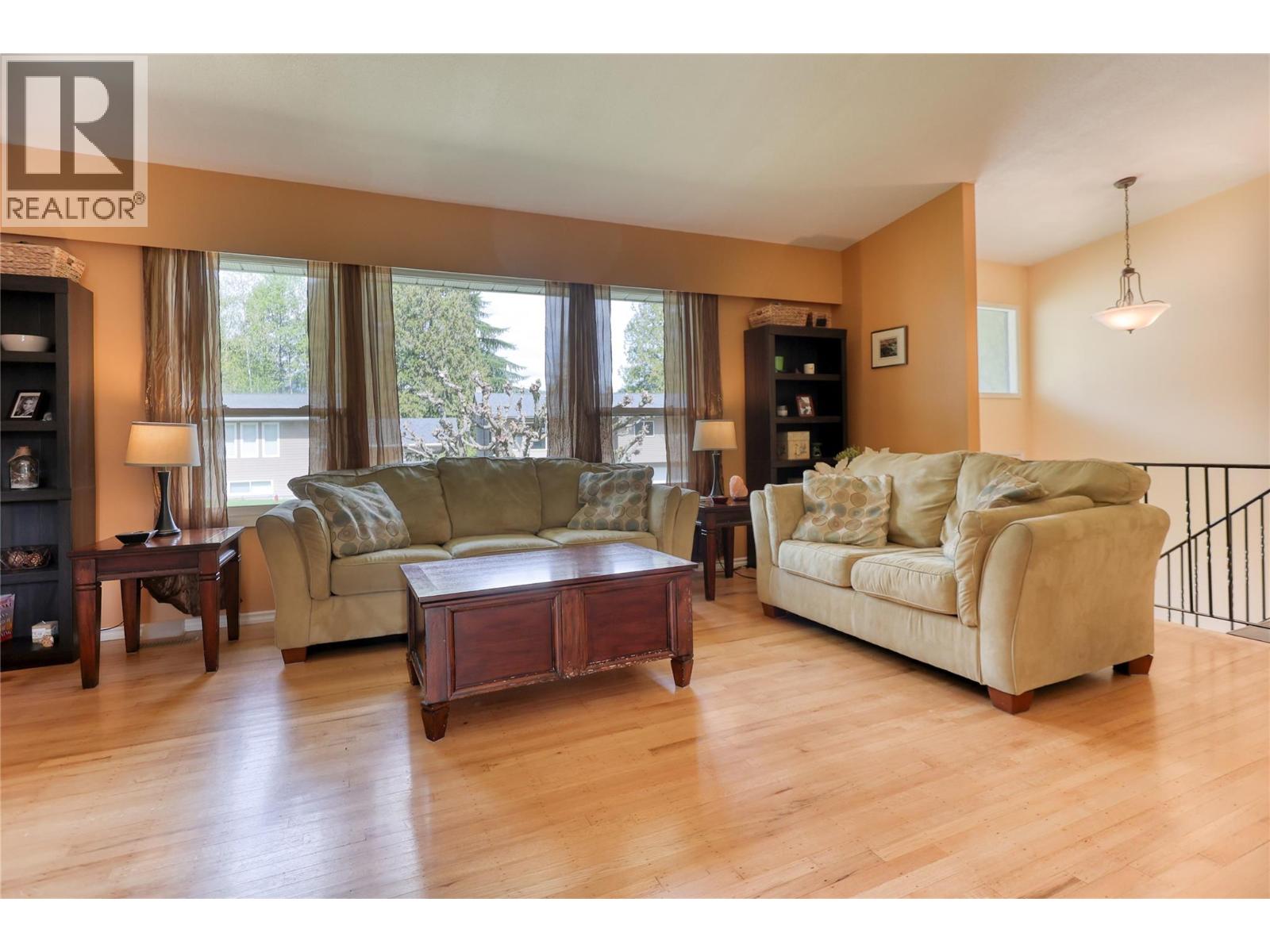 729 Lynnwood Crescent - 5