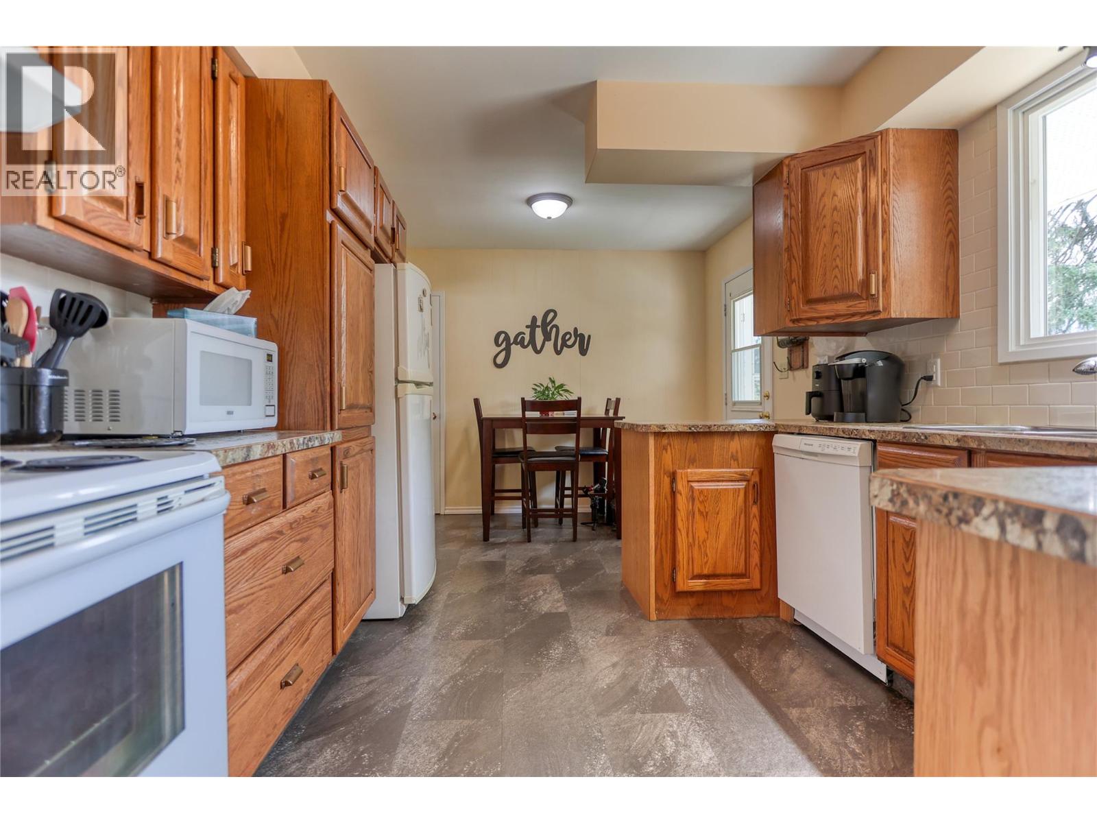 729 Lynnwood Crescent - 8
