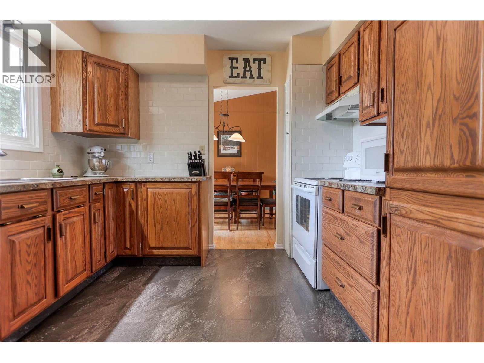 729 Lynnwood Crescent - 9
