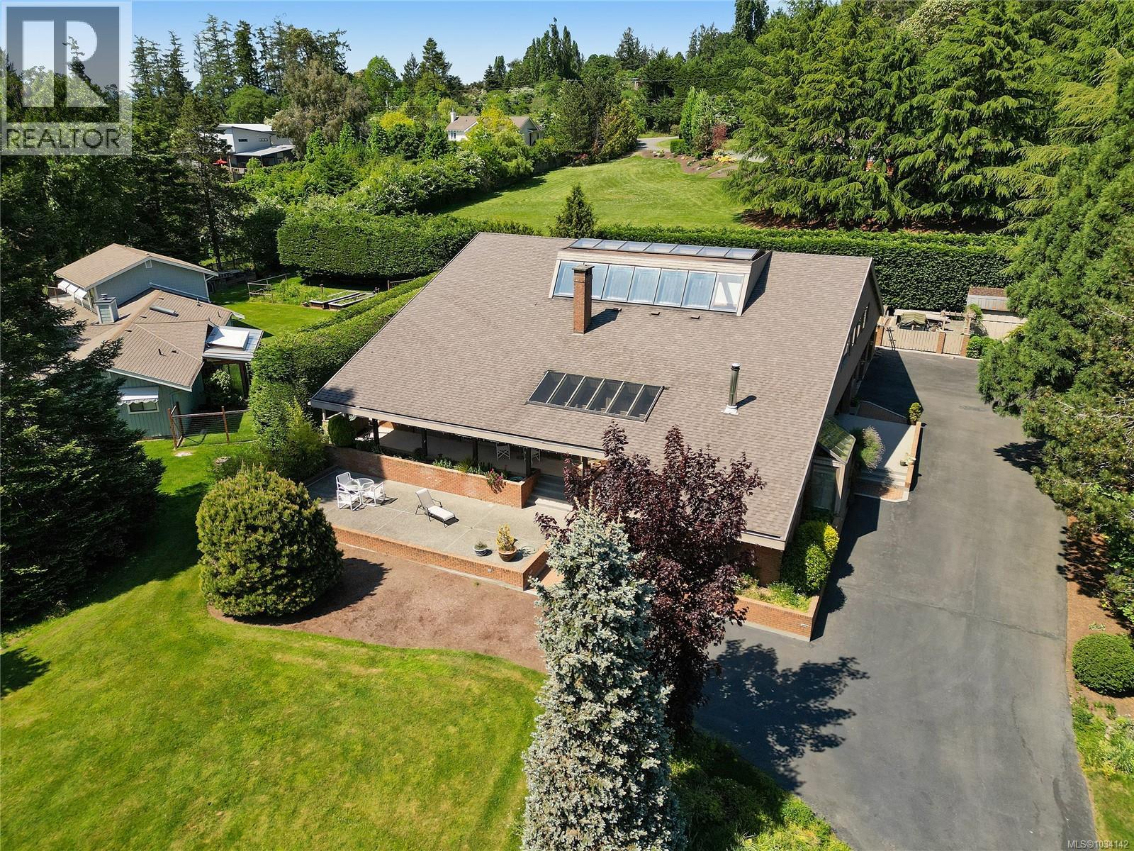  564 Towner Road, North Saanich