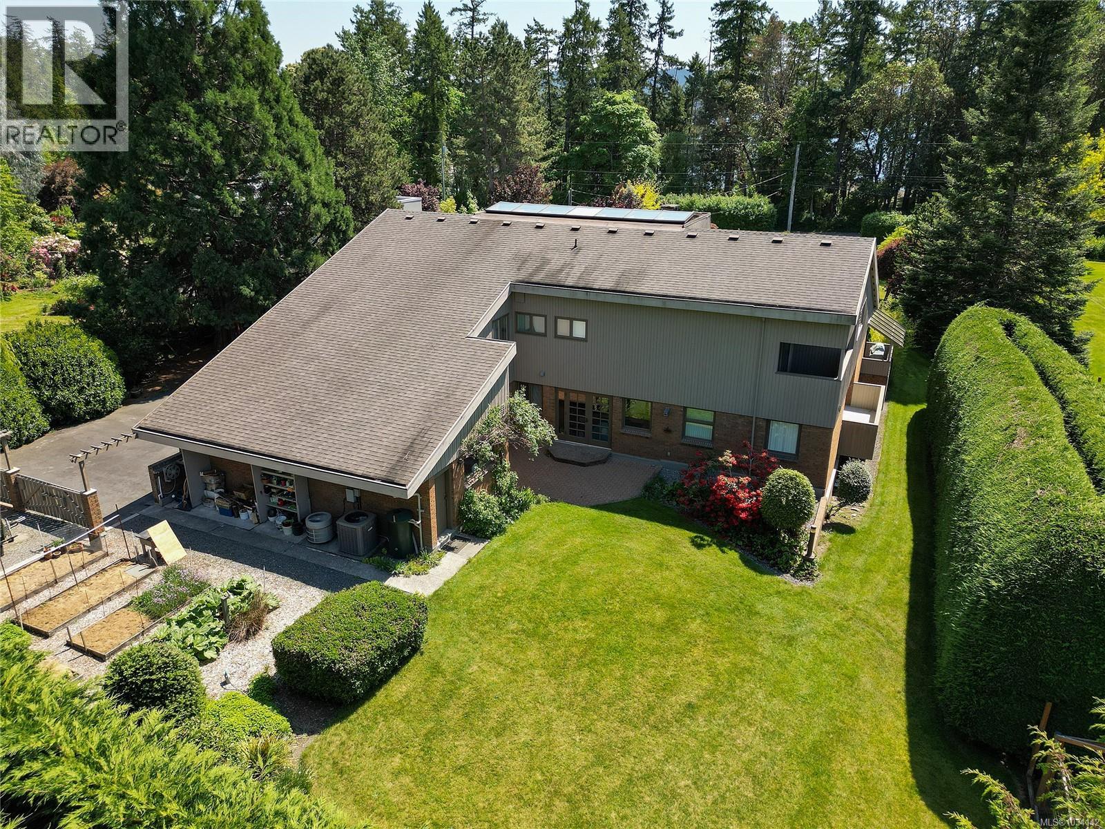  564 Towner Road, North Saanich