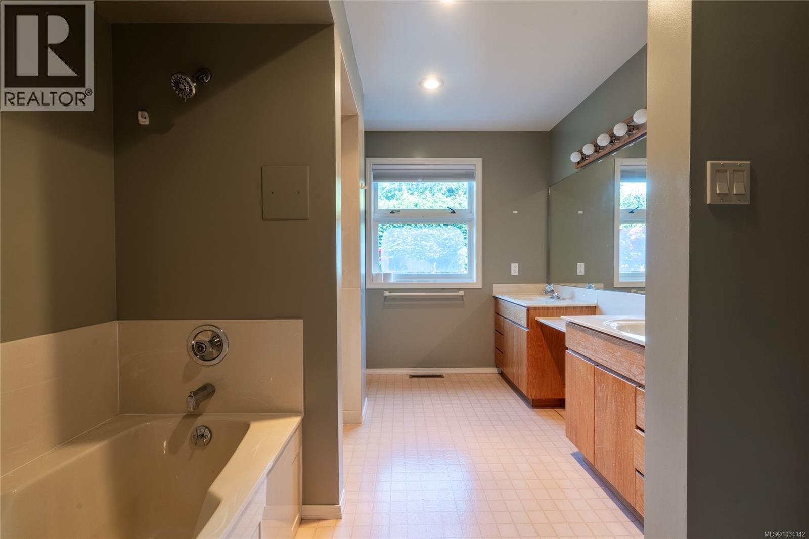  564 Towner Road, North Saanich