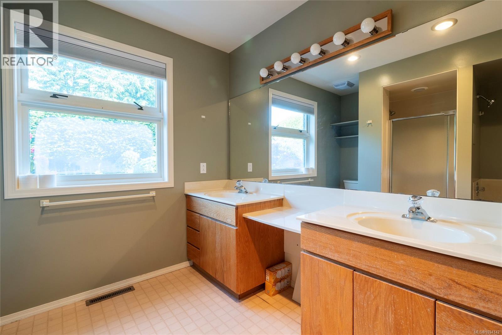  564 Towner Road, North Saanich