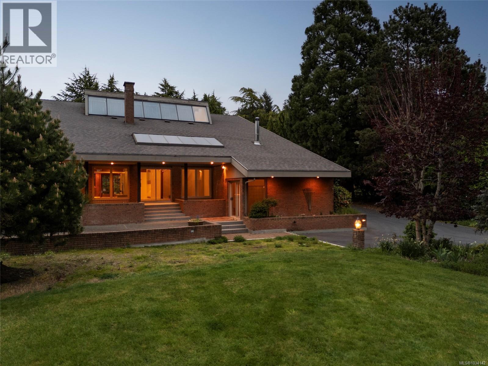  564 Towner Road, North Saanich