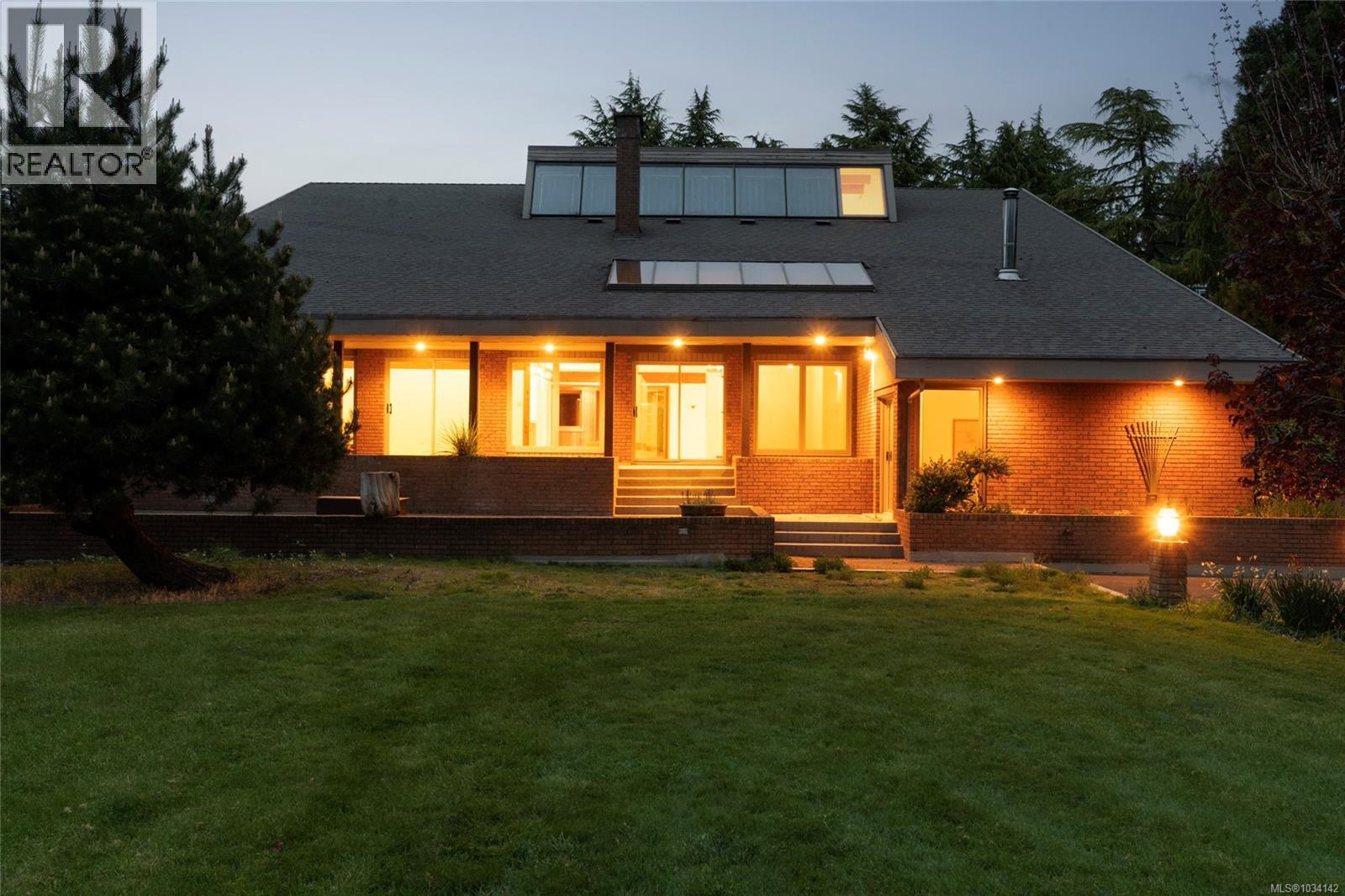  564 Towner Road, North Saanich