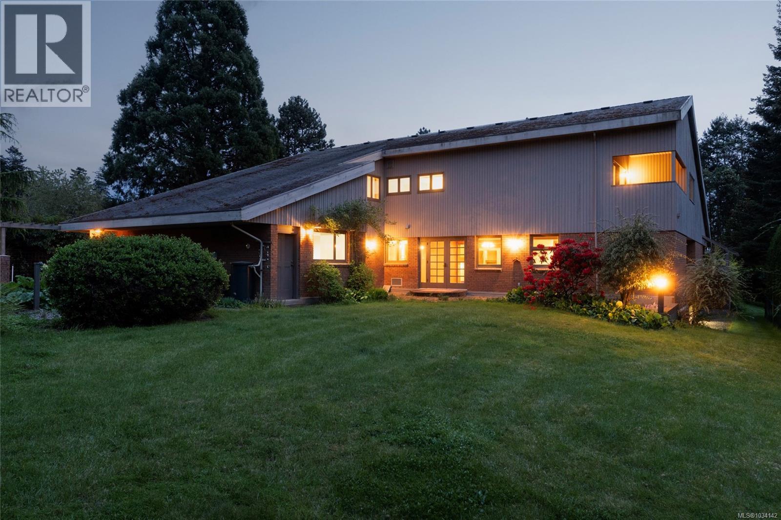  564 Towner Road, North Saanich