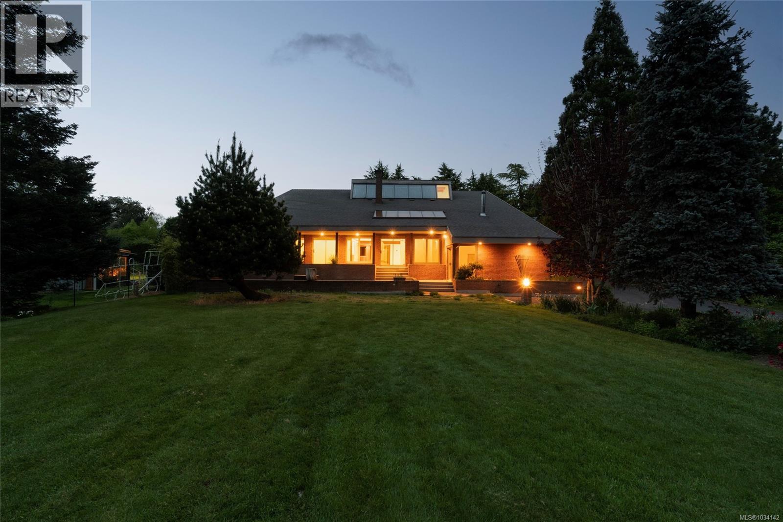  564 Towner Road, North Saanich