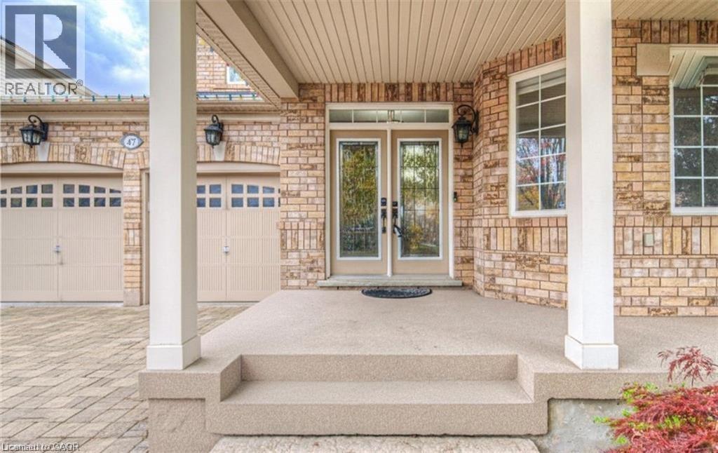 47 DELLGROVE Circle, Cambridge, Ontario, N1T2J9 — Photo 2