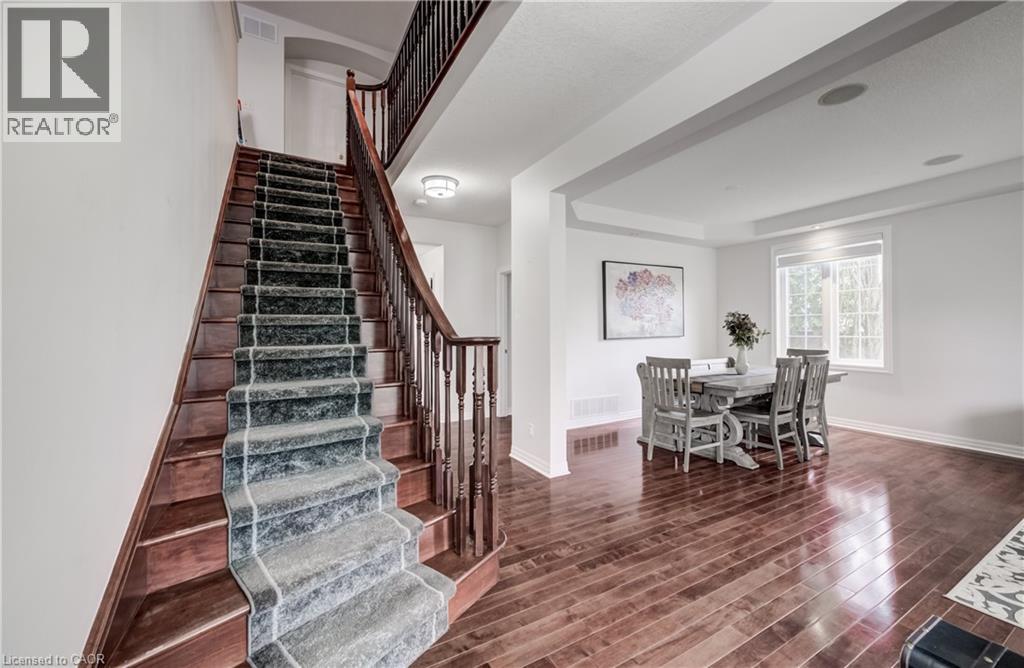 47 DELLGROVE Circle, Cambridge, Ontario, N1T2J9 — Photo 3