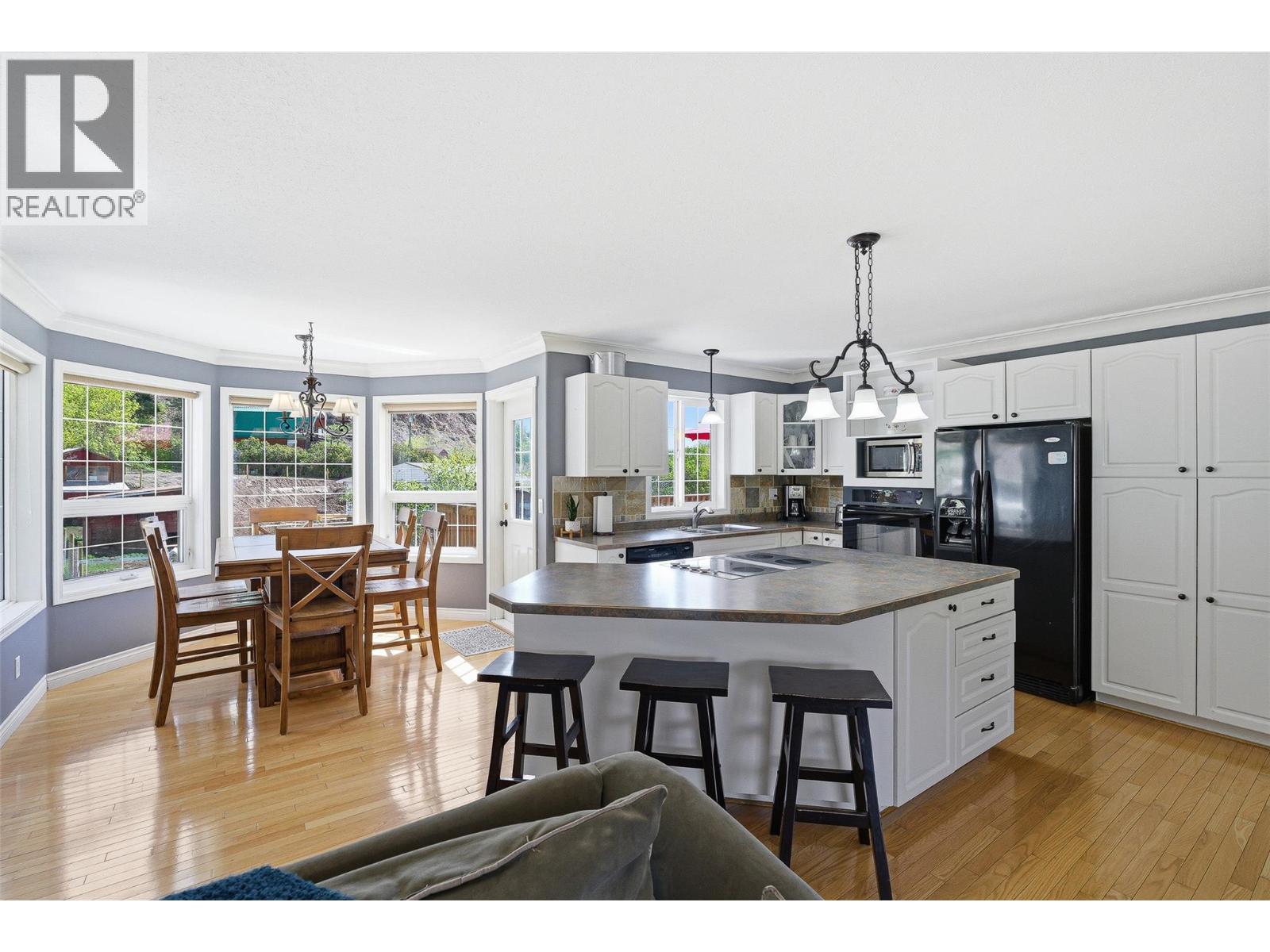 493 Marshall Road - 16