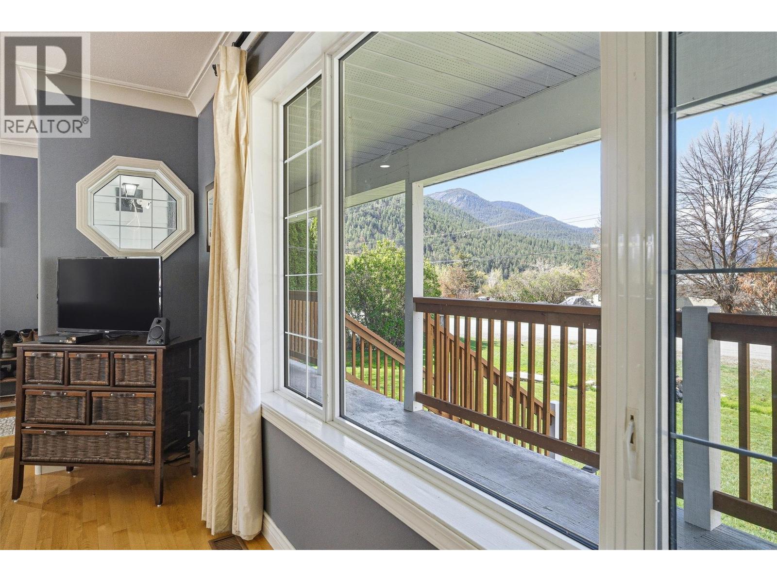 493 Marshall Road - 12