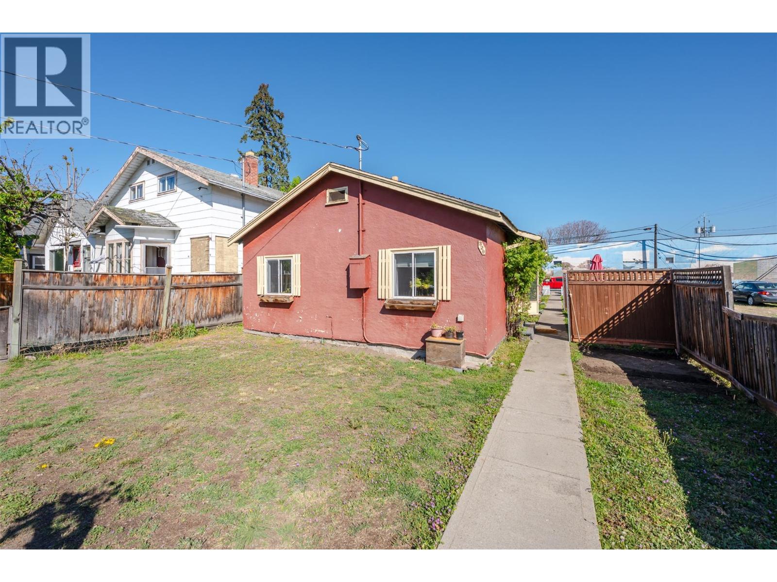 329 Nanaimo Avenue W, Penticton