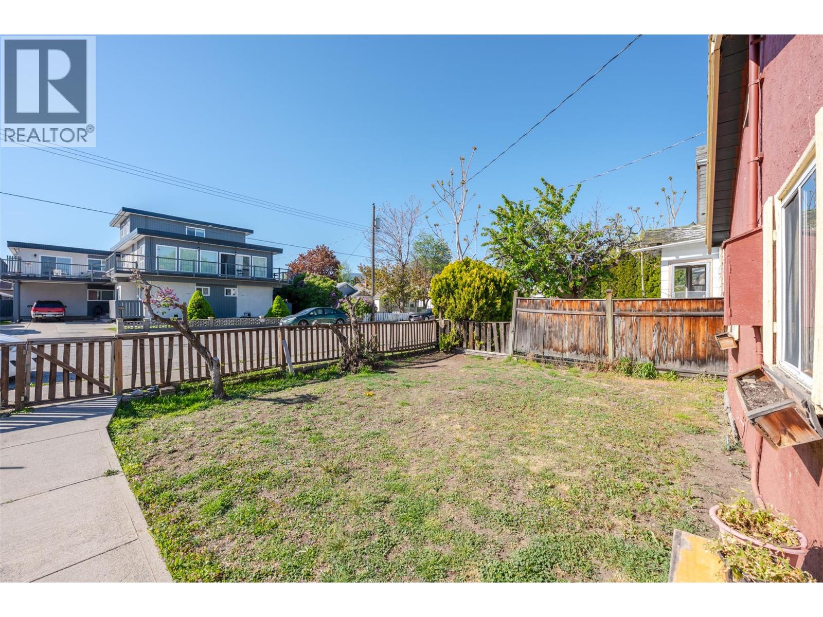 329 Nanaimo Avenue W, Penticton