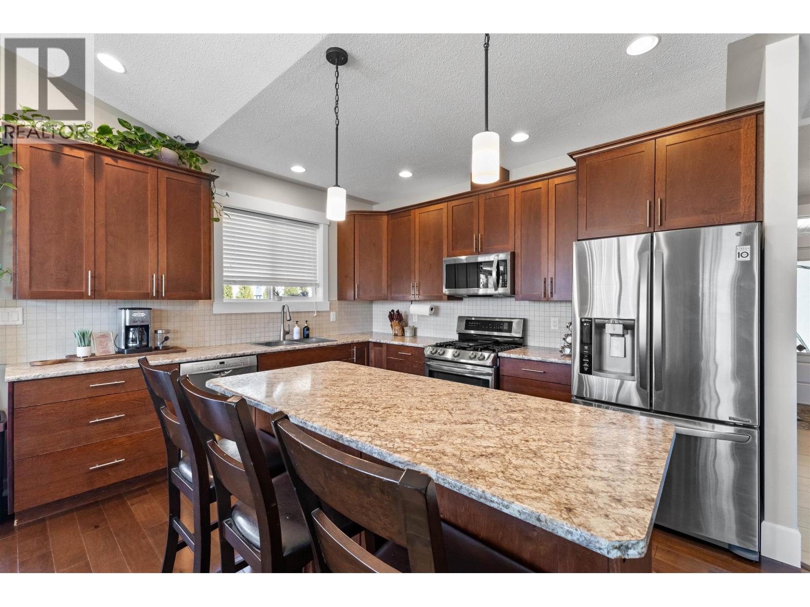Photo 8 of 35 — 4635 AVTAR PLACE · Prince George, BC