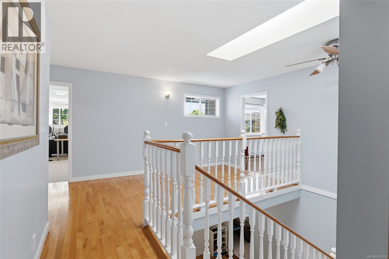3961 Dunsmuir St - 11