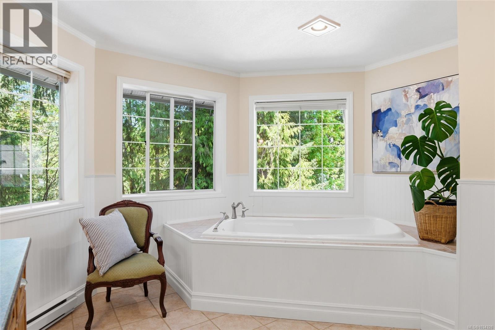 3961 Dunsmuir St - 15