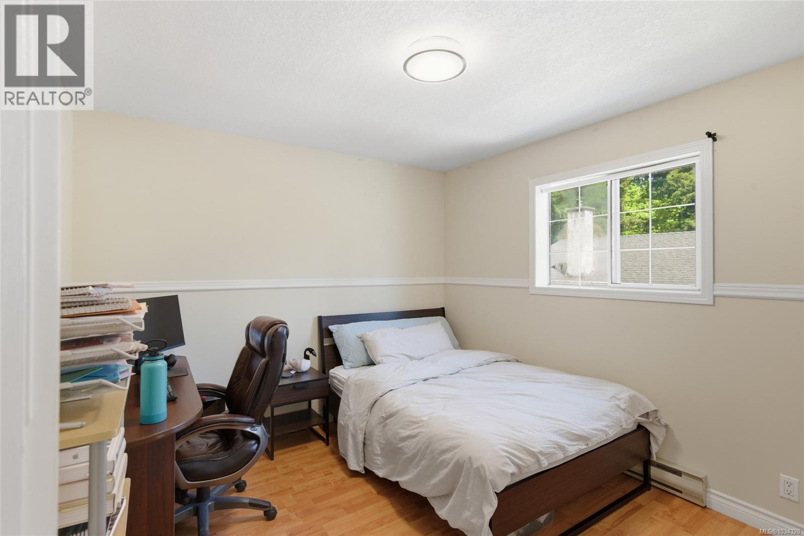 3961 Dunsmuir St - 17