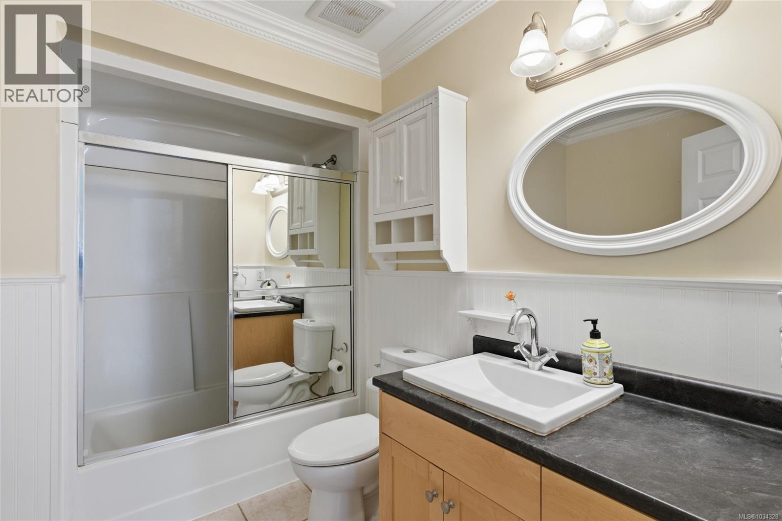 3961 Dunsmuir St - 18