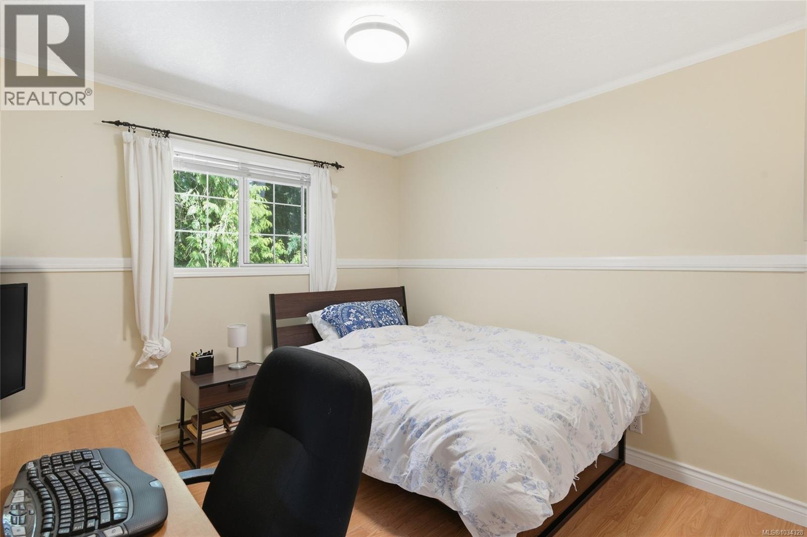 3961 Dunsmuir St - 19