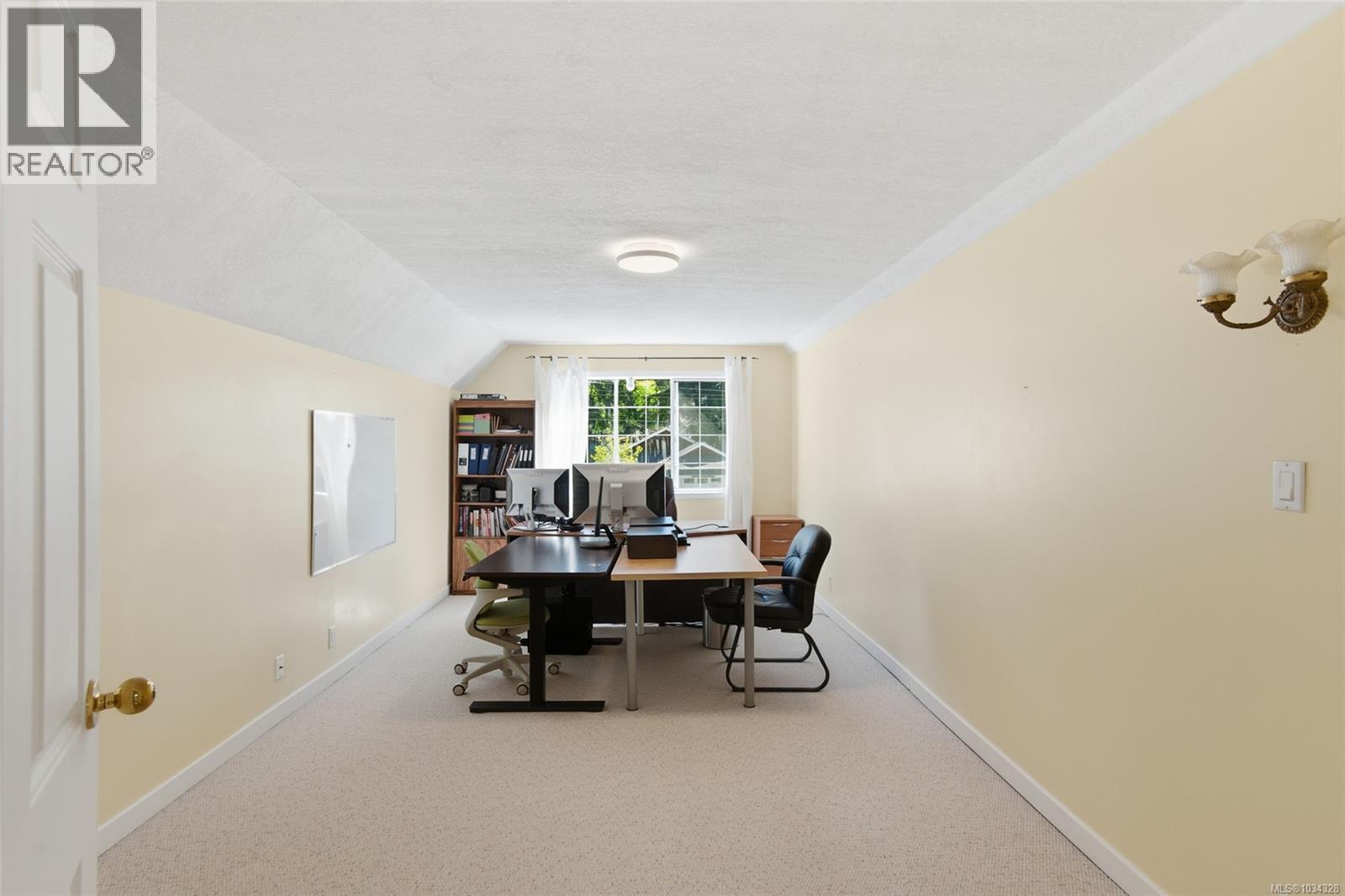 3961 Dunsmuir St - 20