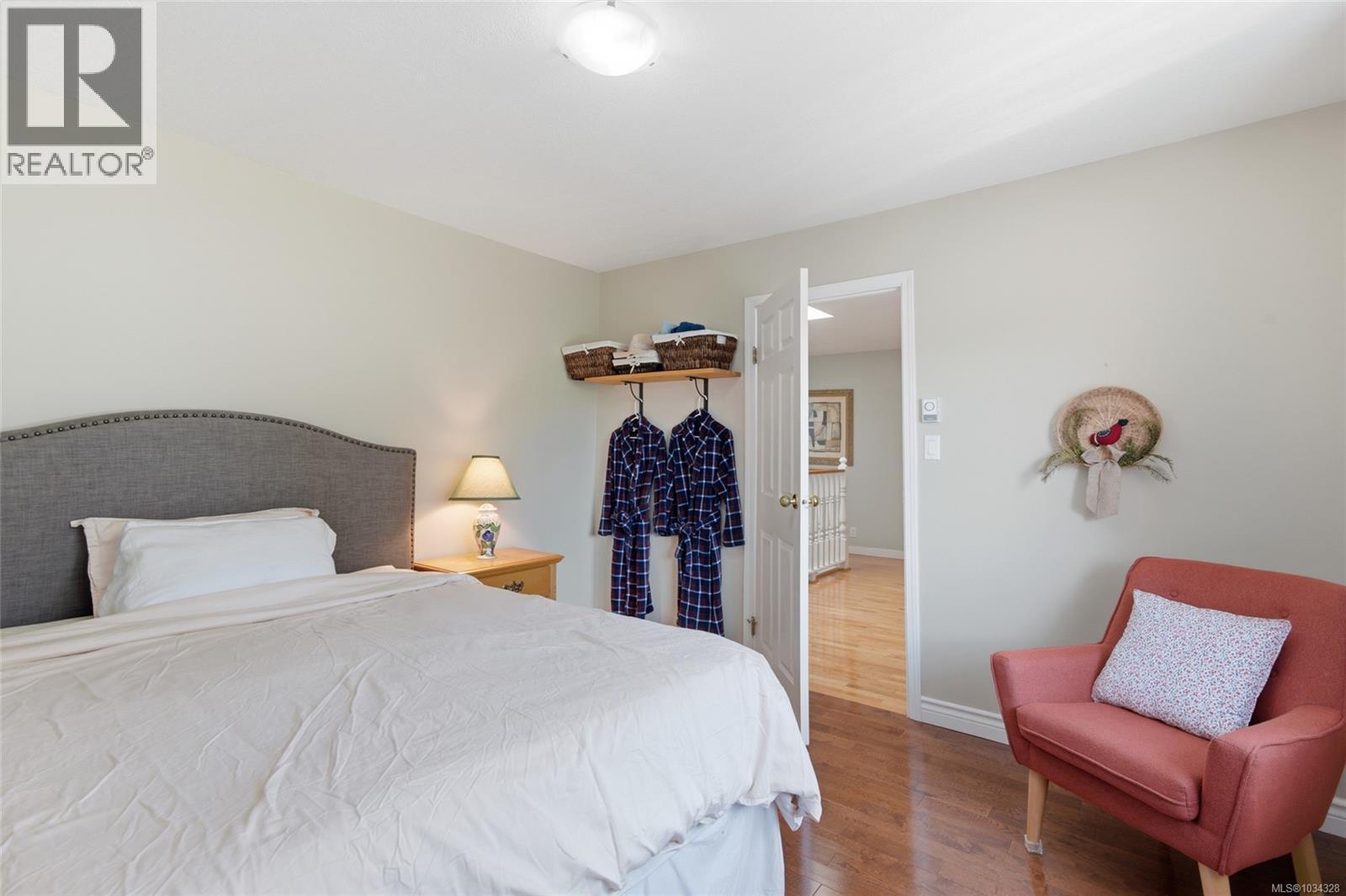 3961 Dunsmuir St - 21