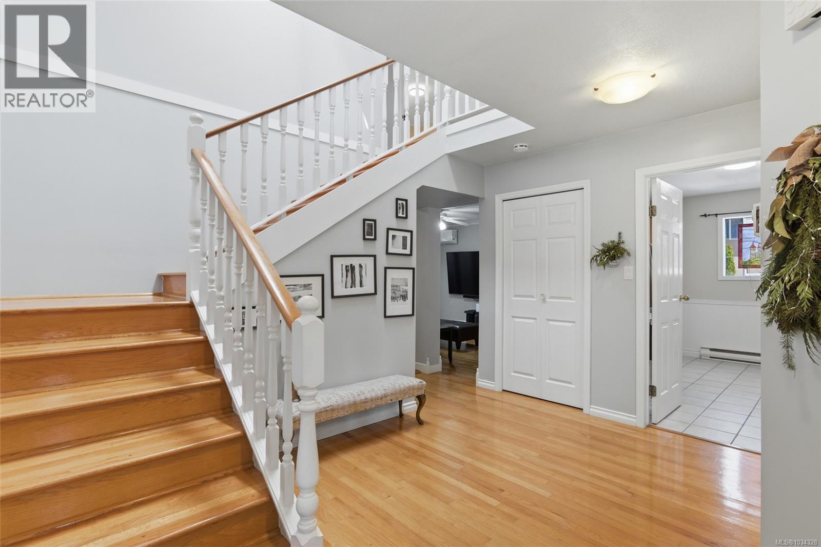 3961 Dunsmuir St - 23
