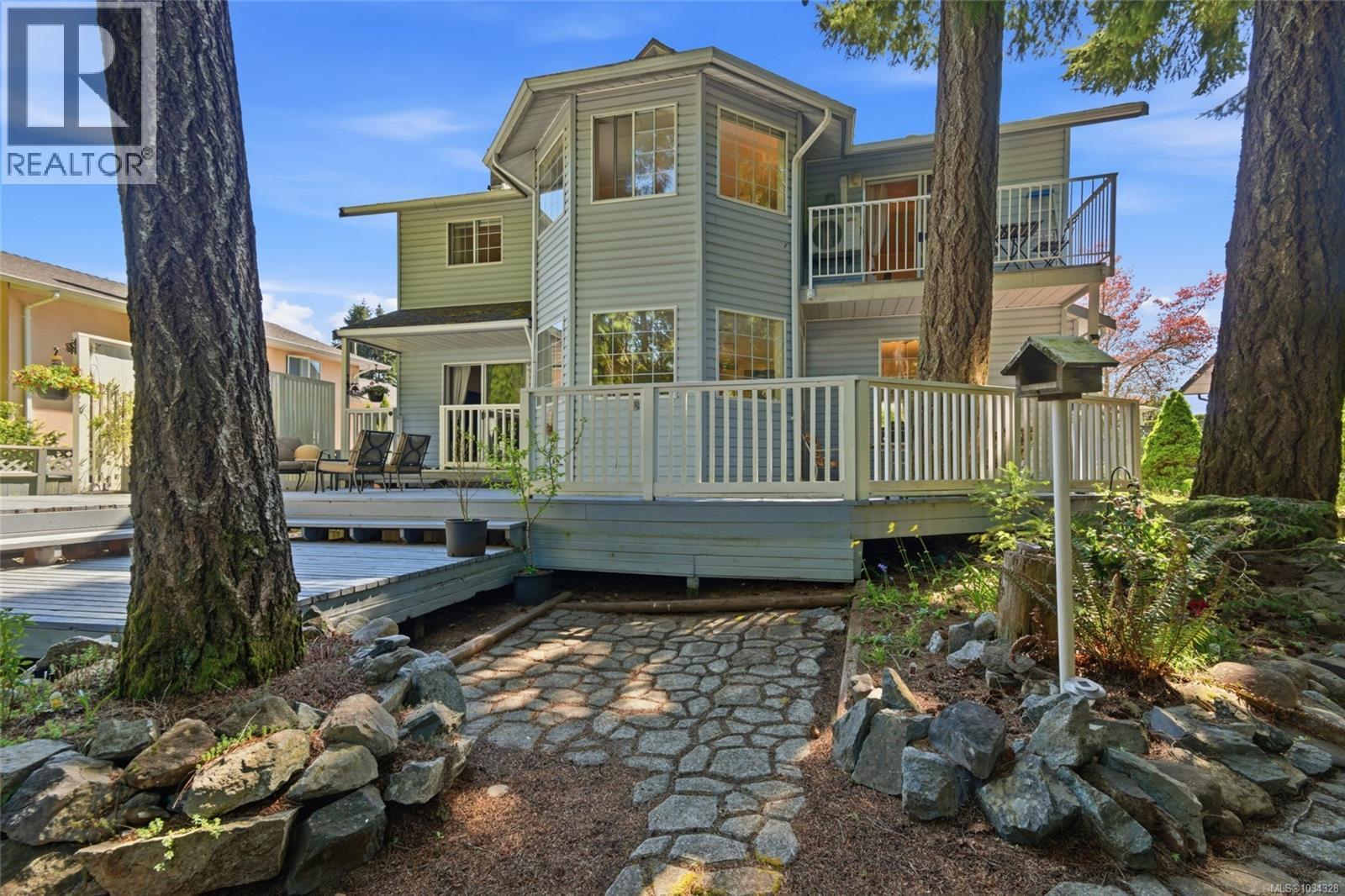 3961 Dunsmuir St - 26