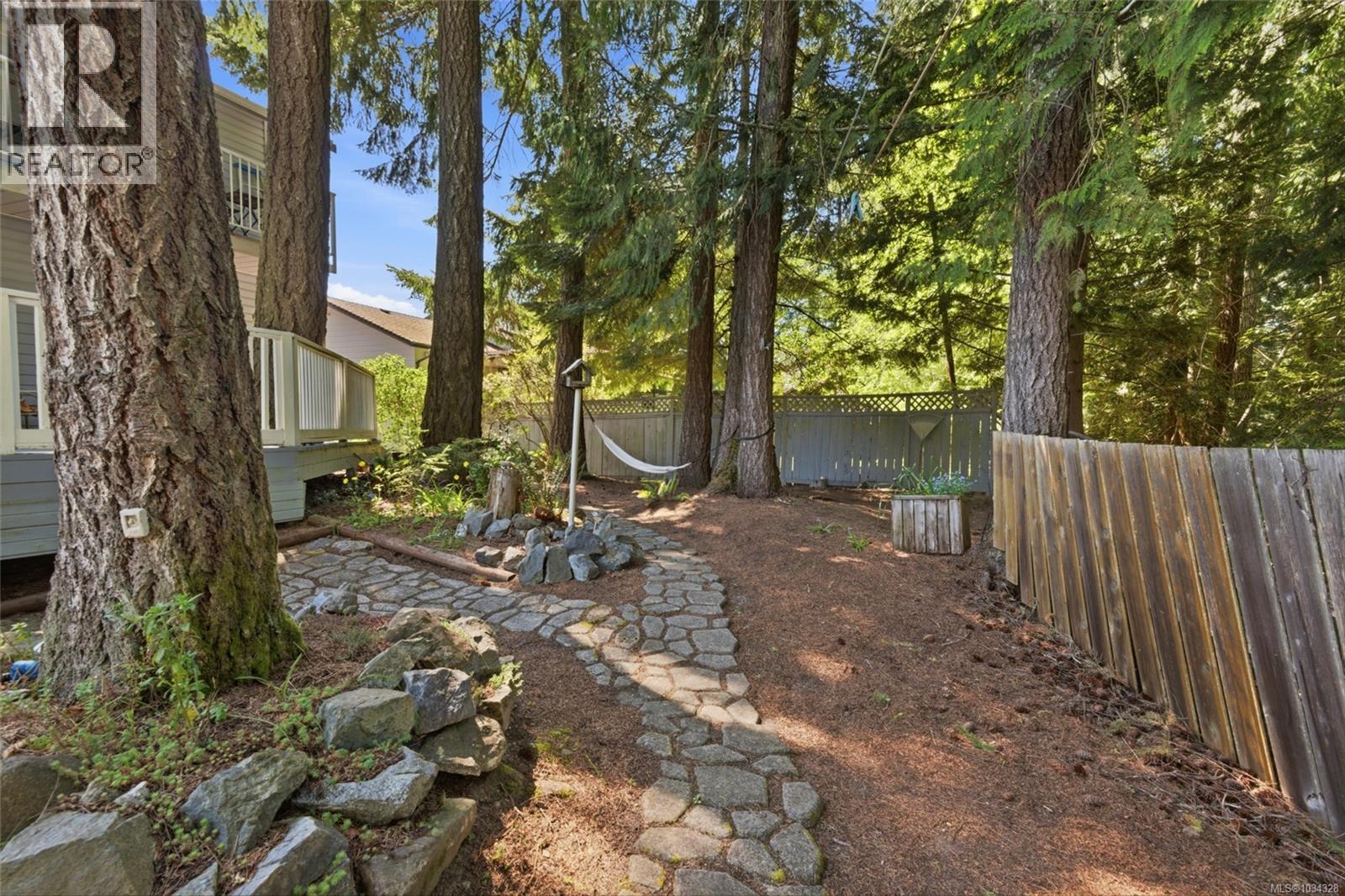 3961 Dunsmuir St - 27