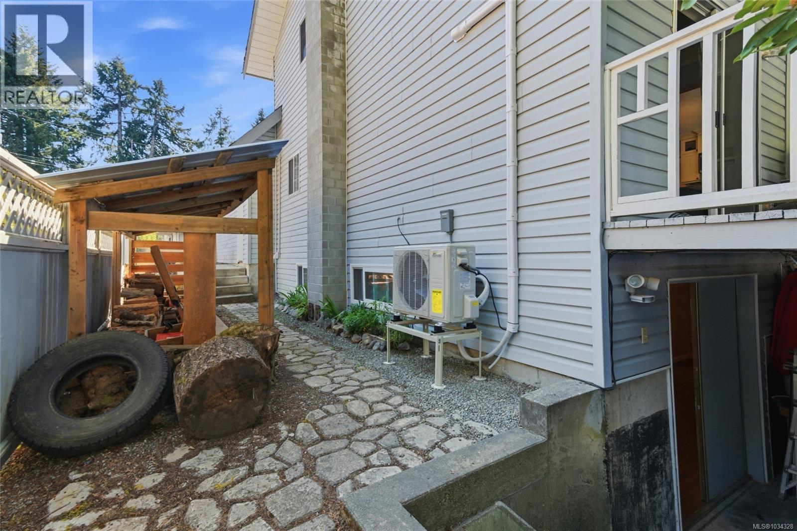 3961 Dunsmuir St - 30