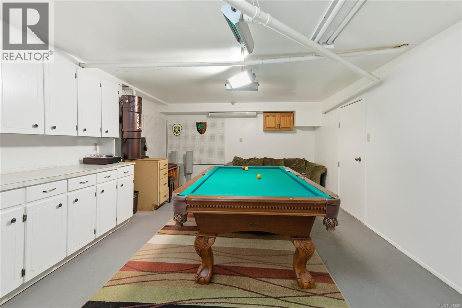 3961 Dunsmuir St - 31