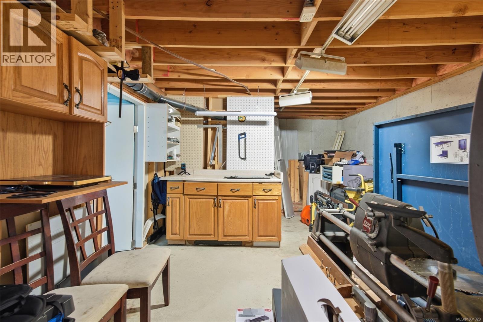 3961 Dunsmuir St - 35