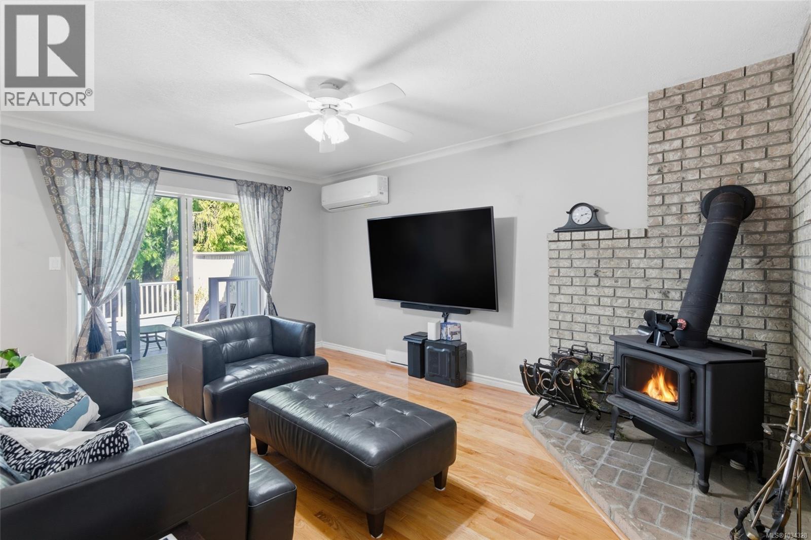3961 Dunsmuir St - 5
