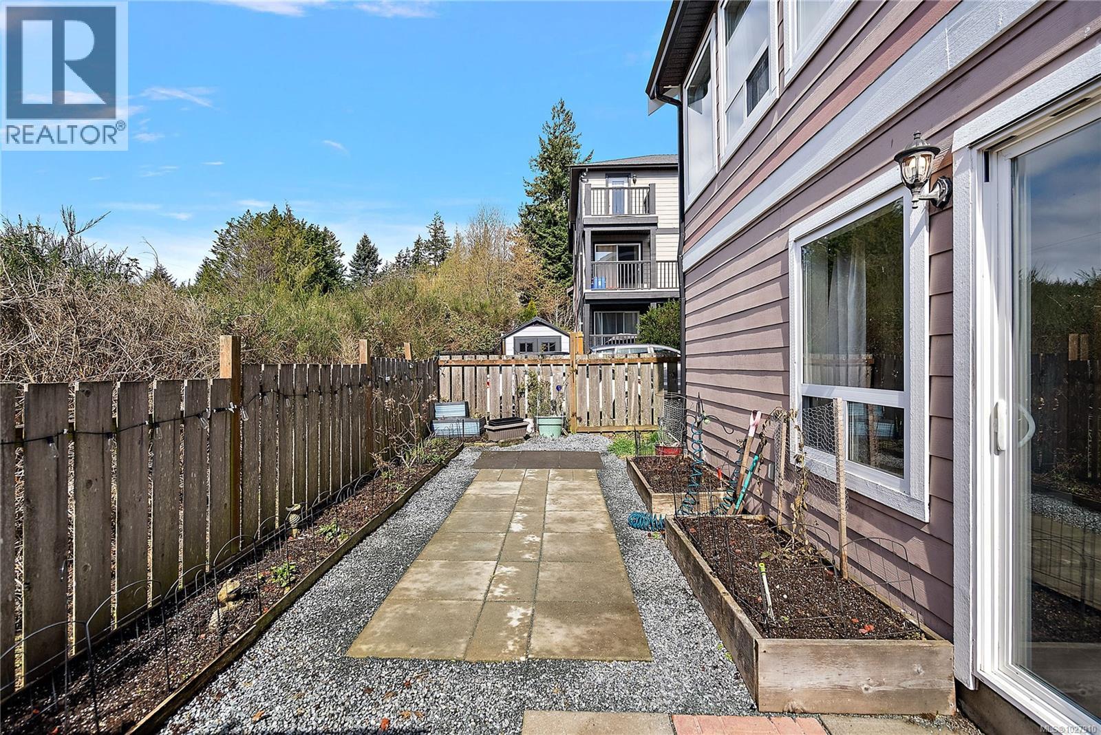 #105 7091 Grant Rd W - 21