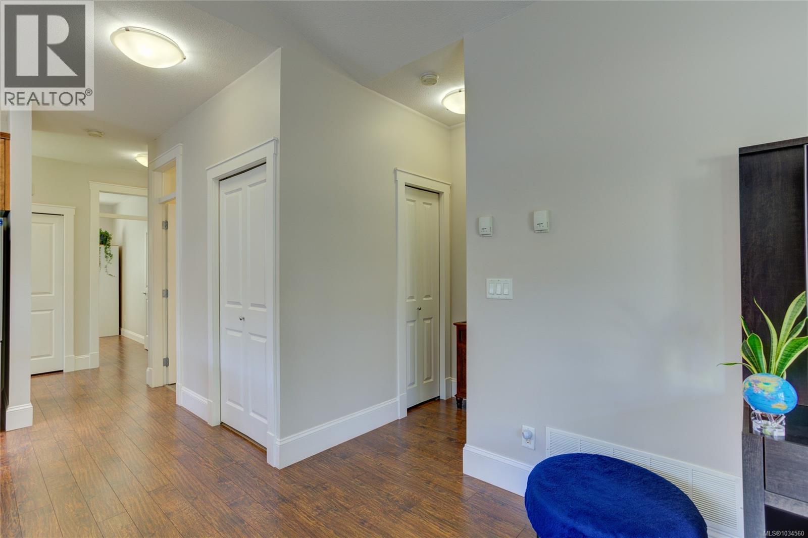 #6 3110 Cook St - 19