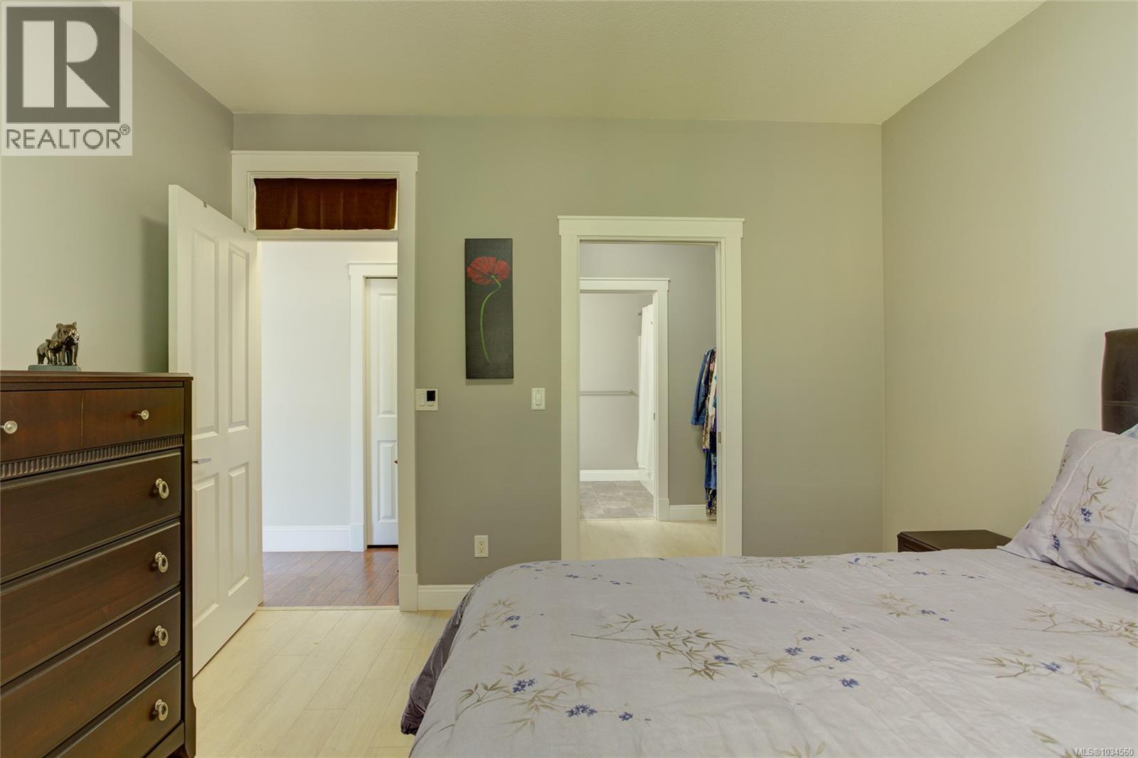 #6 3110 Cook St - 25