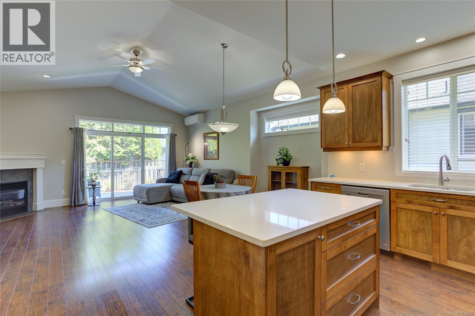 #6 3110 Cook St - 7