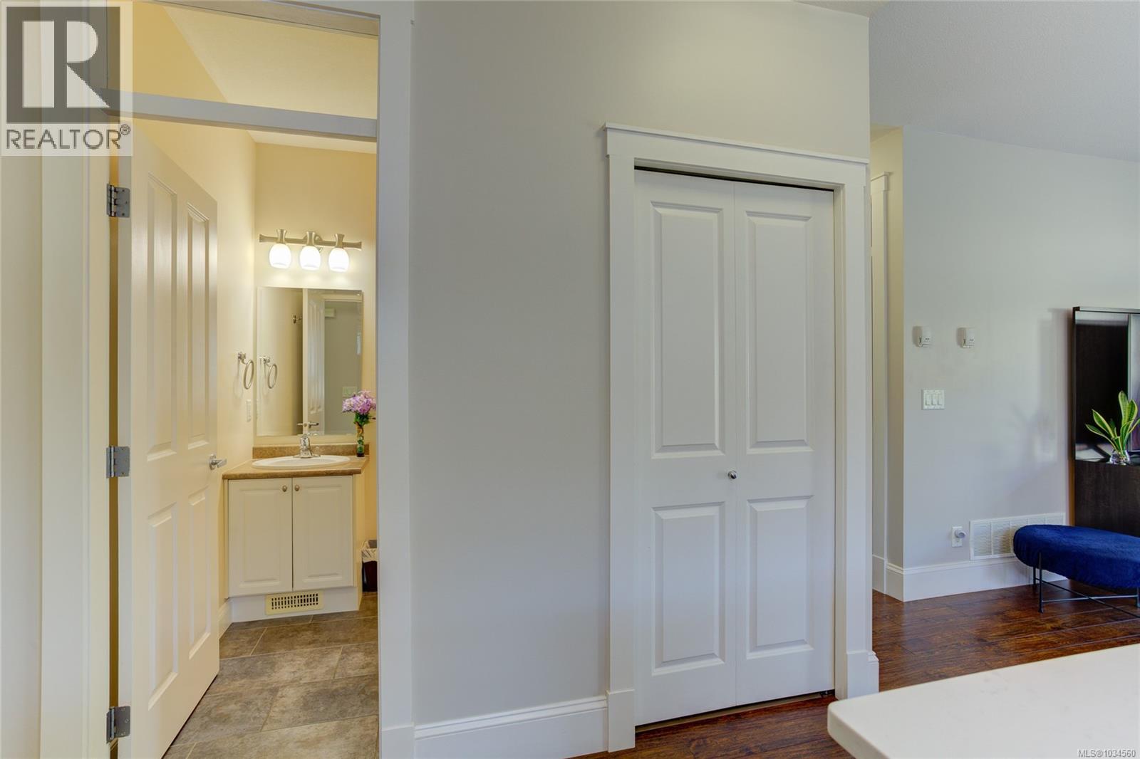 #6 3110 Cook St - 22