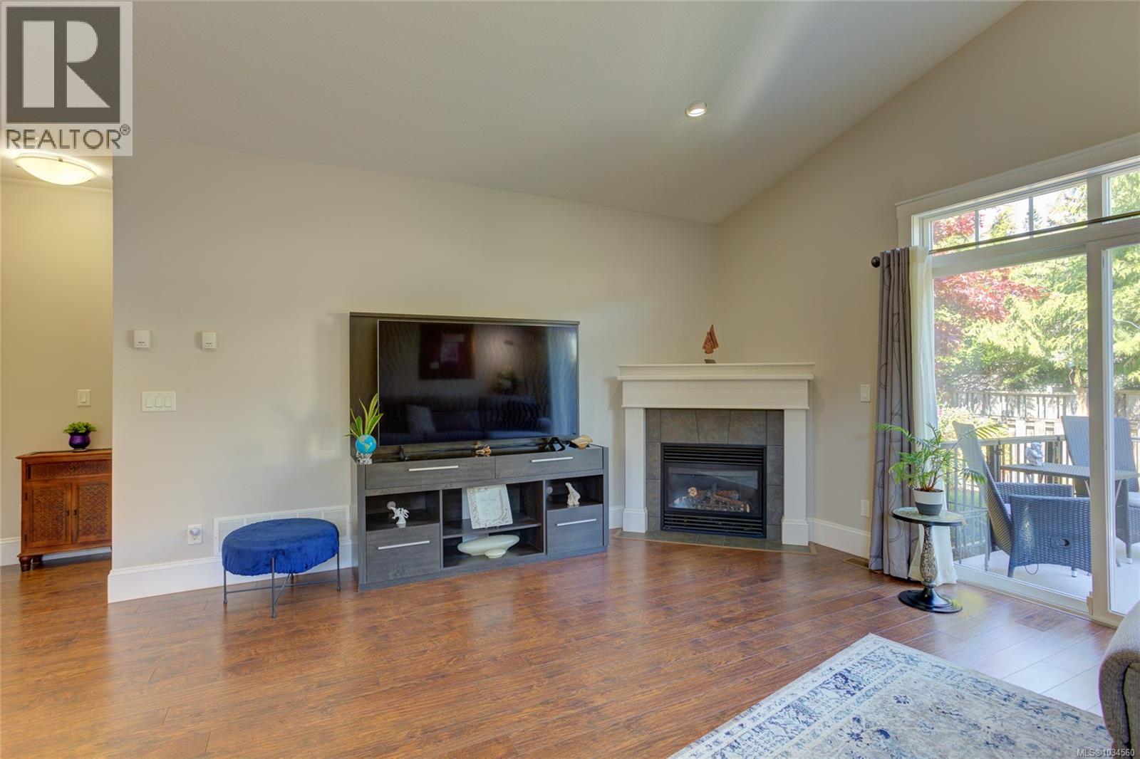 #6 3110 Cook St - 18