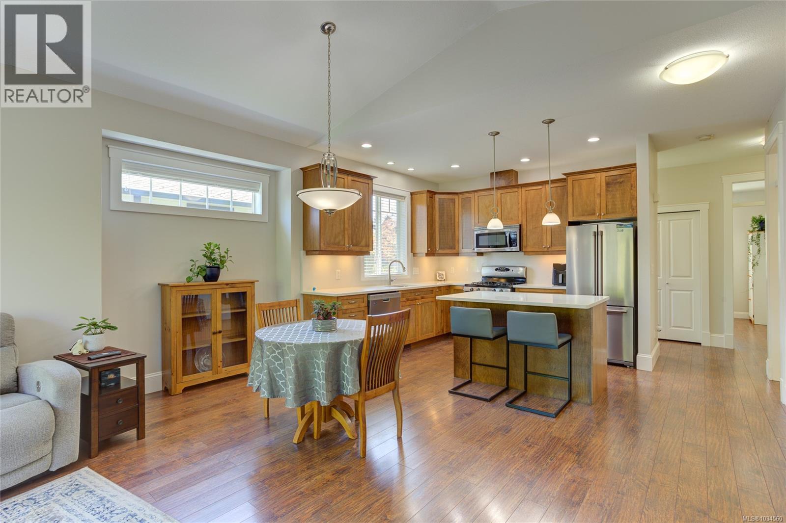 #6 3110 Cook St - 11