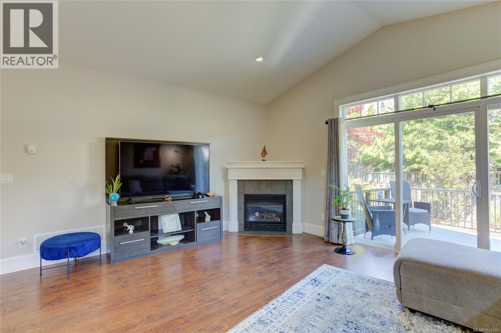 #6 3110 Cook St - 16