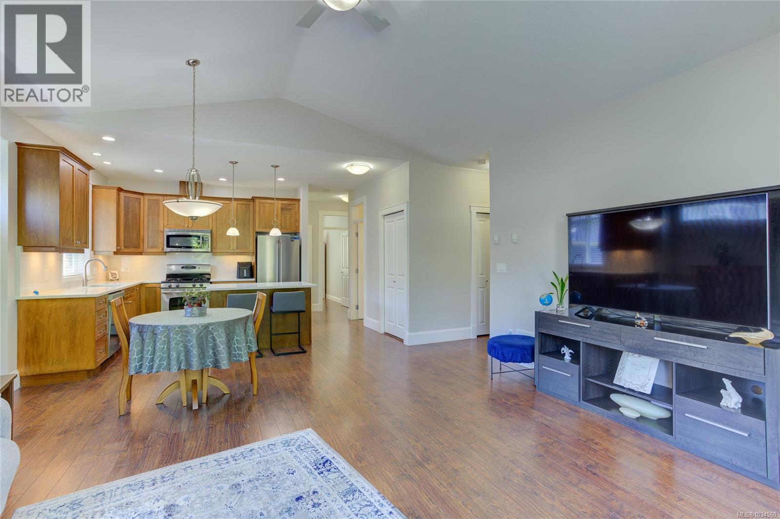 #6 3110 Cook St - 17