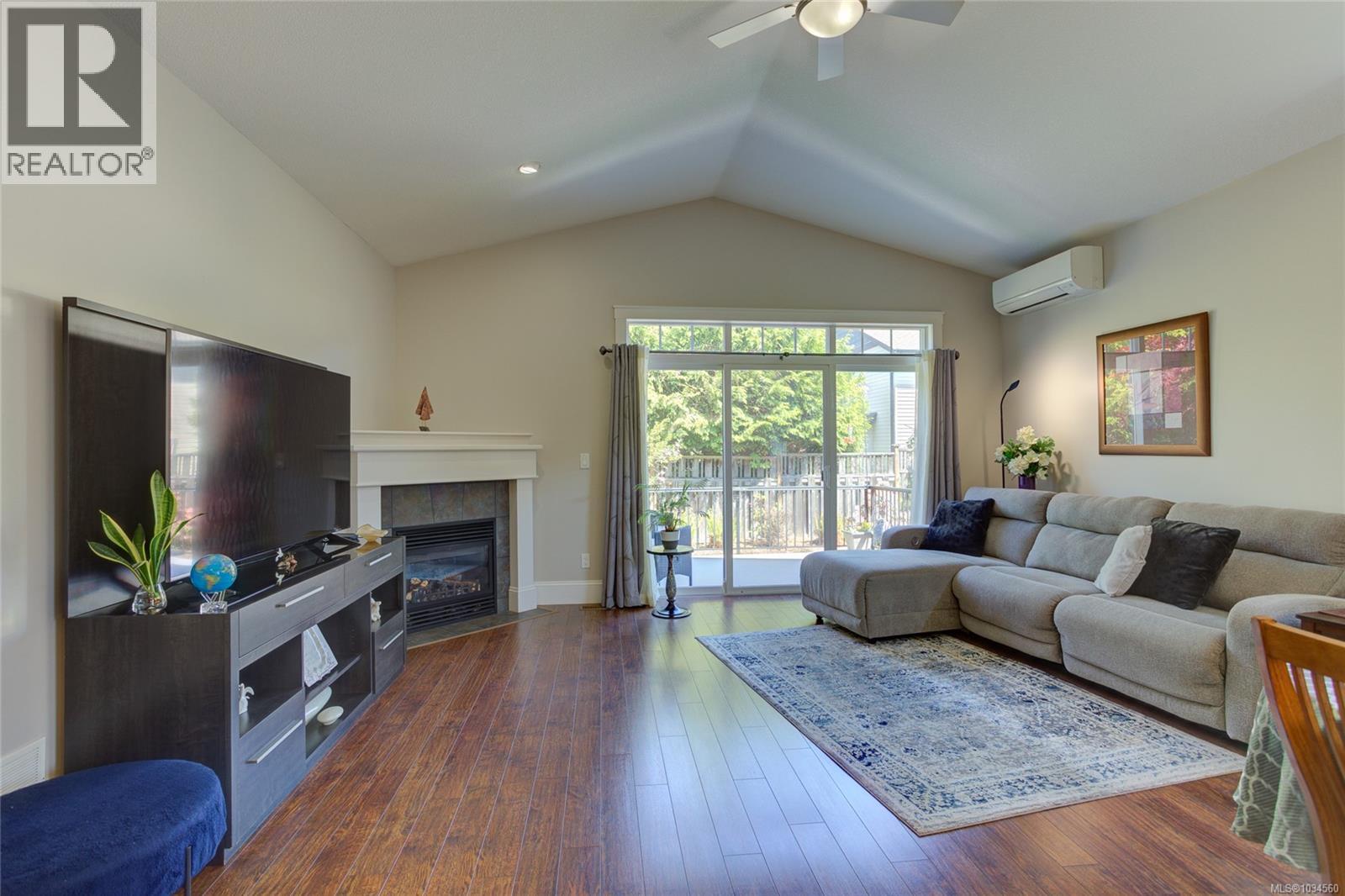#6 3110 Cook St - 13