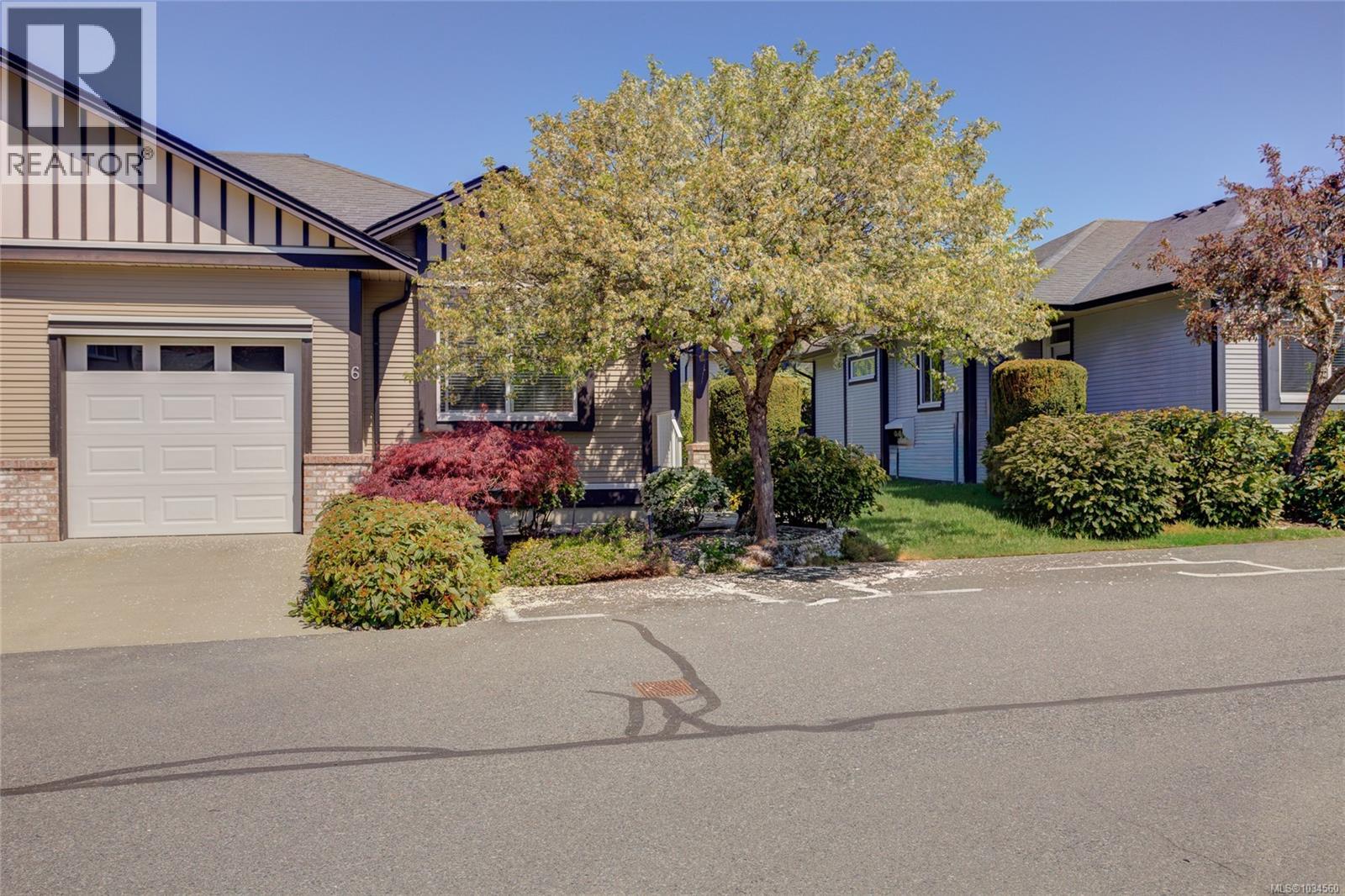 #6 3110 Cook St - 31