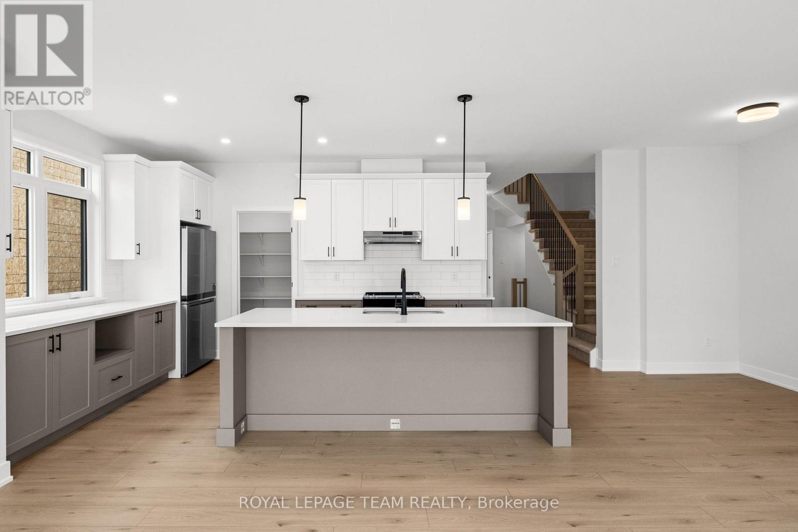 1169 MOORE STREET - 10