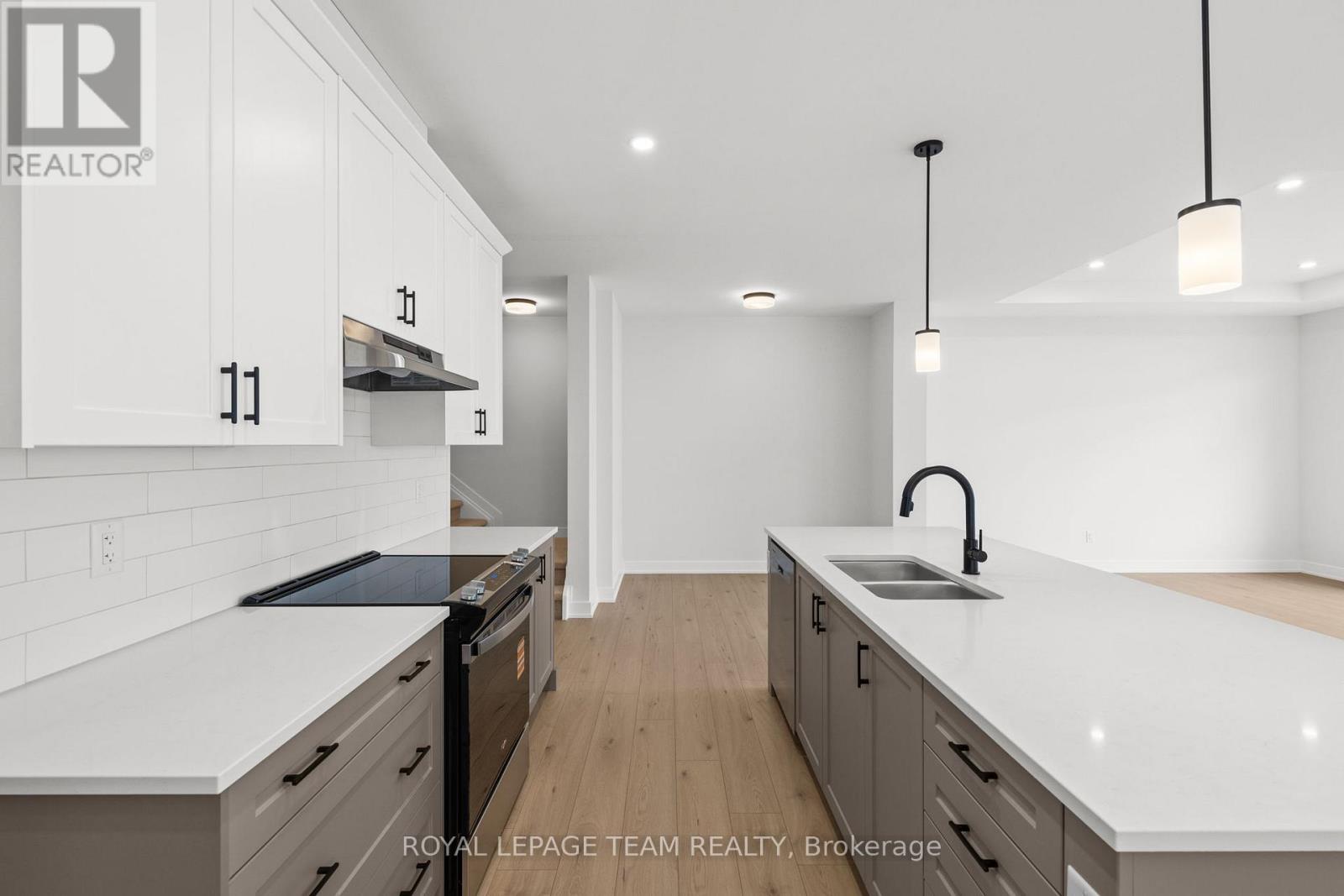 1169 MOORE STREET - 12