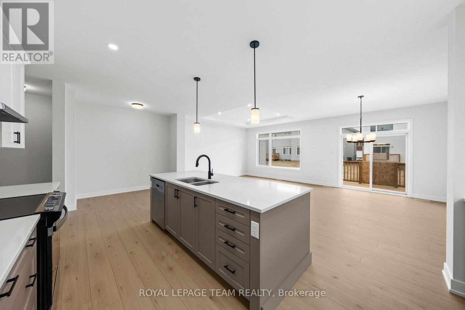 1169 MOORE STREET - 13