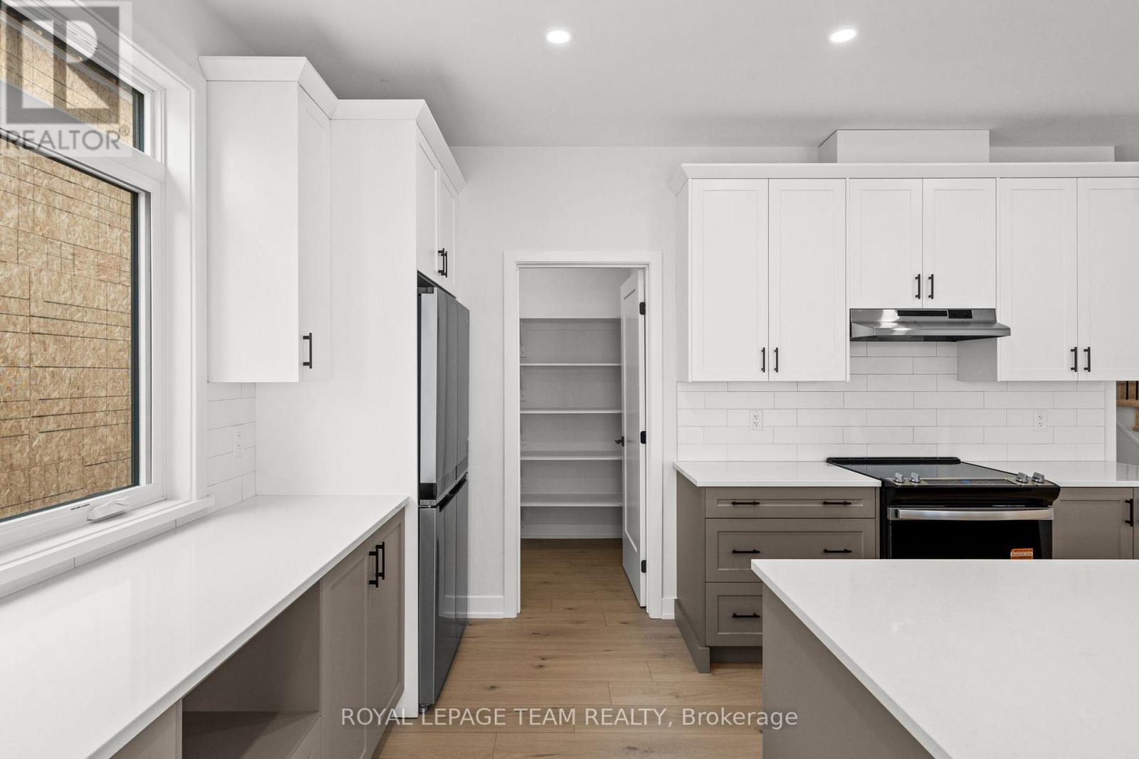 1169 MOORE STREET - 15