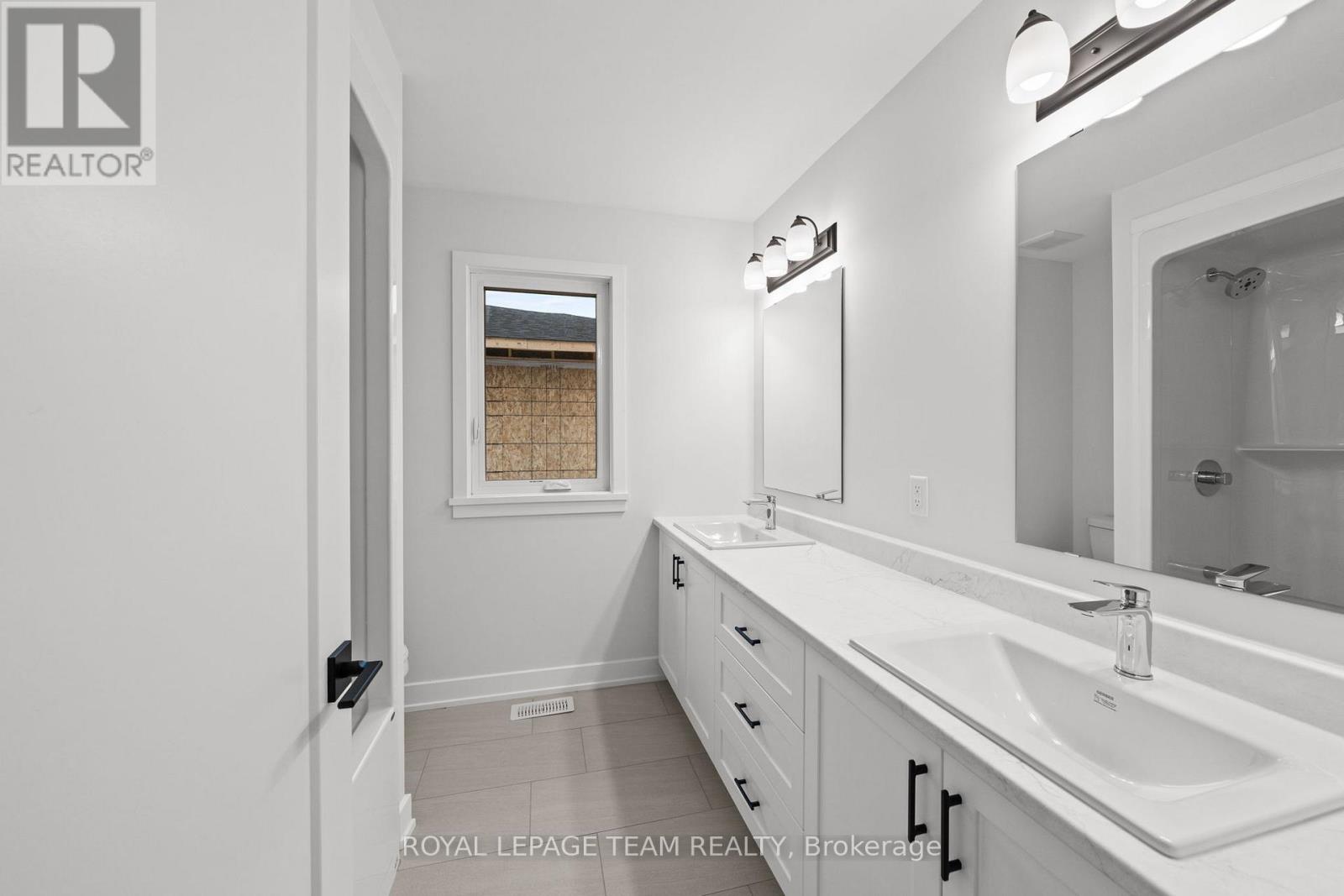 1169 MOORE STREET - 40